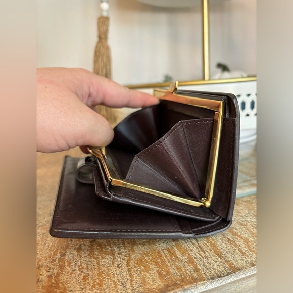 LOUIS VUITTON EGGPLANT VERNIS KISS LOCK MEDIUM WALLET - Picture 8 of 12